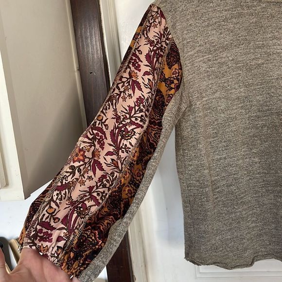 Crewneck sweater with paisley sleeves - Picture 2 of 3